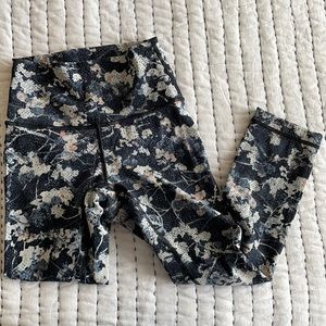 Women’s Lululemon High-Rise Wunder Unders size 2